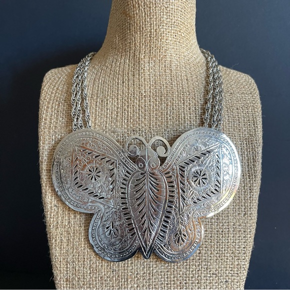 Jewelry - Vintage Silver tone Butterfly Statement Necklace .